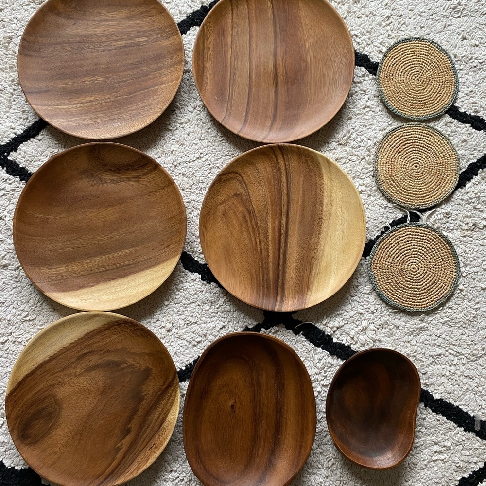Foglinen Elegant Brown Wooden Dining Plate Set